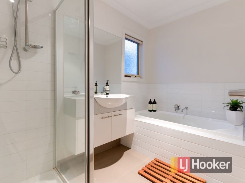 32 Darwin Way, Pakenham VIC 3810