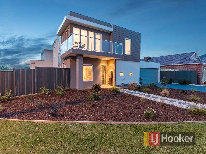 32 Darwin Way, Pakenham VIC 3810
