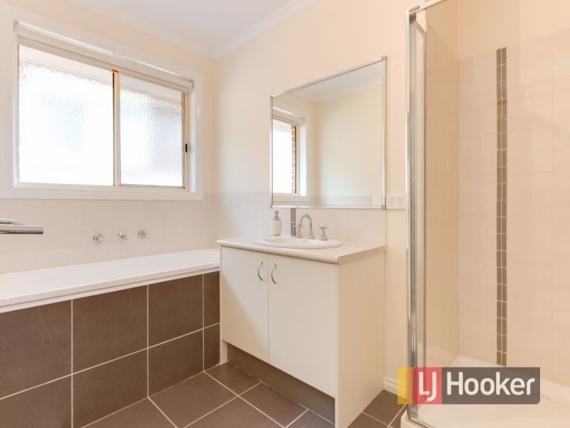 22 Vivienne Way, Berwick VIC 3806