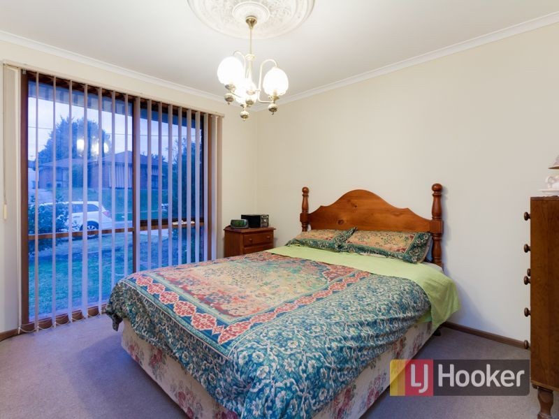 12 Carmen Court, Hampton Park VIC 3976