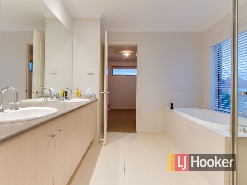 6 Napier Way, Narre Warren South VIC 3805