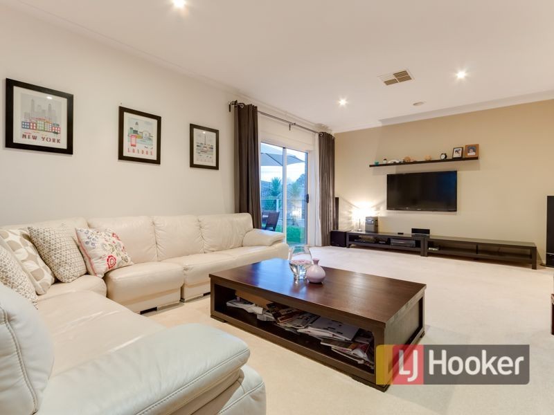 27 Cobbler Grange, Lynbrook VIC 3975