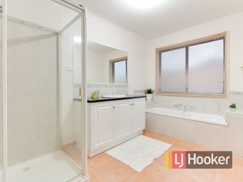 27 Cobbler Grange, Lynbrook VIC 3975