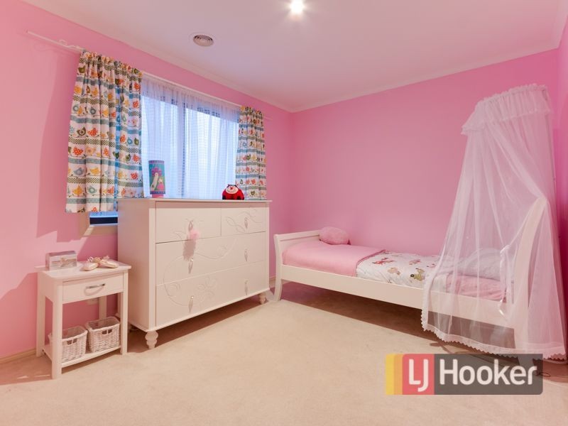 27 Cobbler Grange, Lynbrook VIC 3975