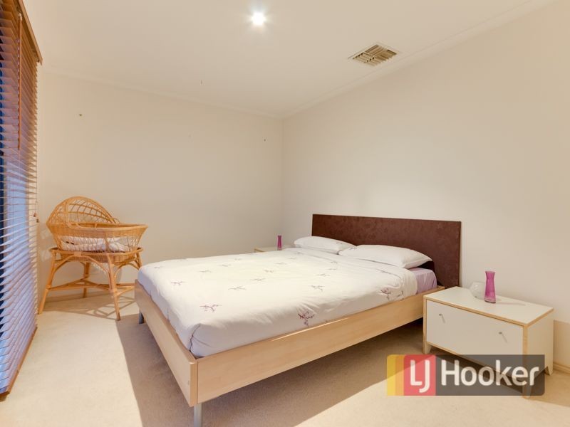 27 Cobbler Grange, Lynbrook VIC 3975