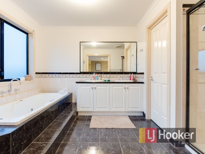 27 Cobbler Grange, Lynbrook VIC 3975