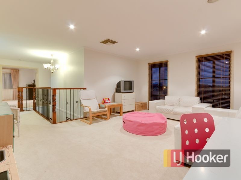 27 Cobbler Grange, Lynbrook VIC 3975