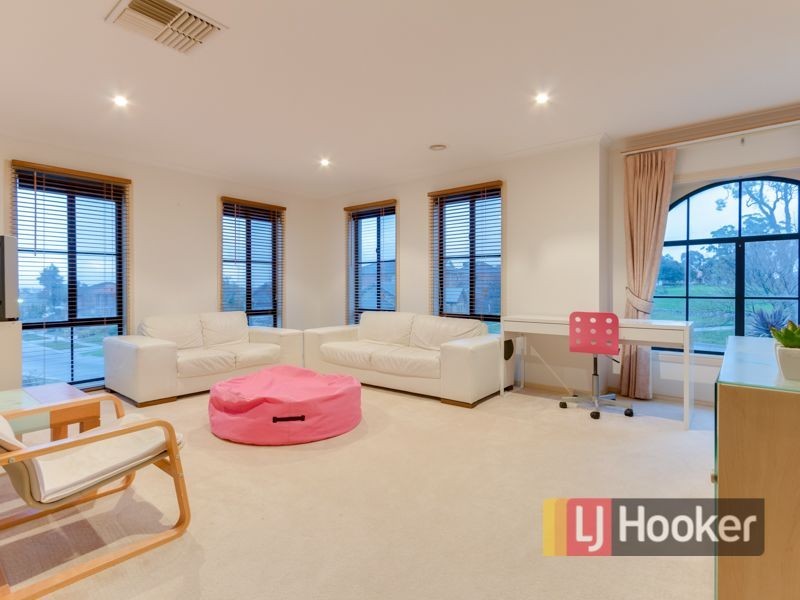 27 Cobbler Grange, Lynbrook VIC 3975