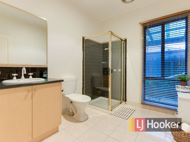 27 Cobbler Grange, Lynbrook VIC 3975