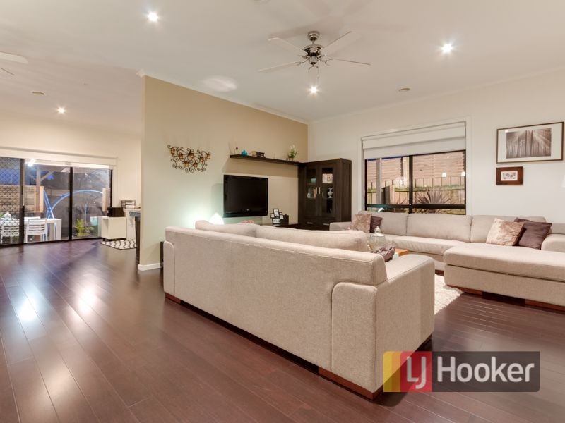 27 Cobbler Grange, Lynbrook VIC 3975