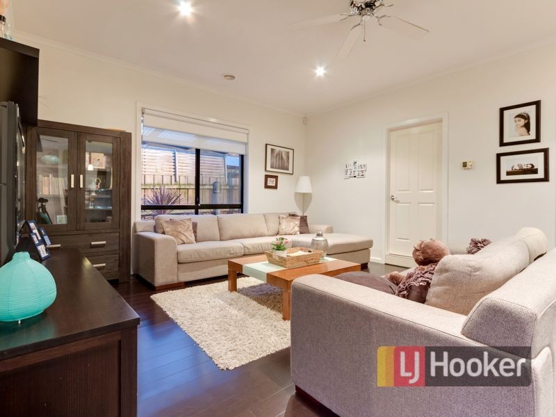 27 Cobbler Grange, Lynbrook VIC 3975