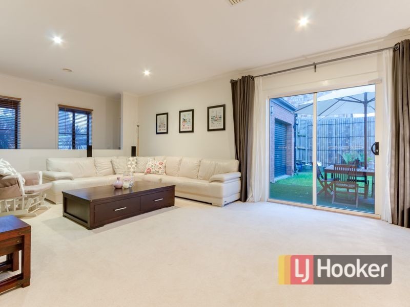 27 Cobbler Grange, Lynbrook VIC 3975