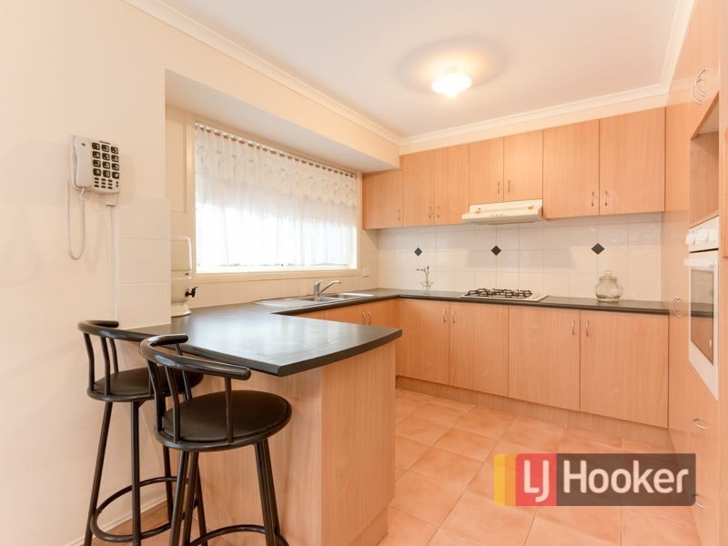 33 Riviera Drive, Pakenham VIC 3810