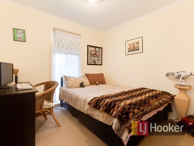 33 Riviera Drive, Pakenham VIC 3810