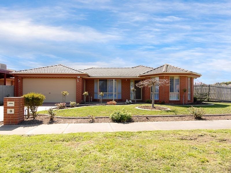 32 Sneddon Drive, Narre Warren South VIC 3805