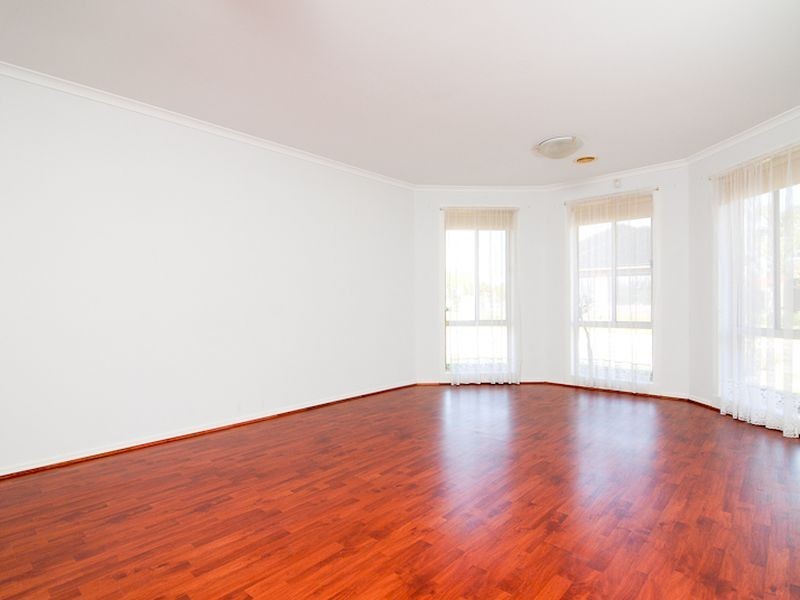 32 Sneddon Drive, Narre Warren South VIC 3805