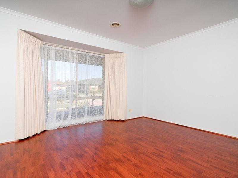 32 Sneddon Drive, Narre Warren South VIC 3805