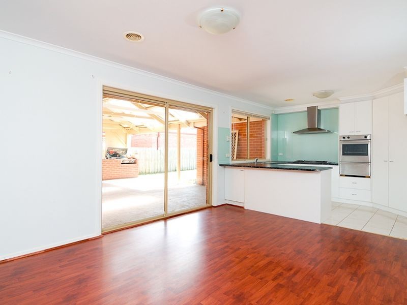 32 Sneddon Drive, Narre Warren South VIC 3805