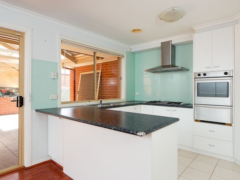 32 Sneddon Drive, Narre Warren South VIC 3805