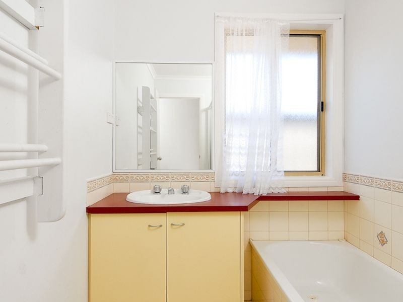 32 Sneddon Drive, Narre Warren South VIC 3805