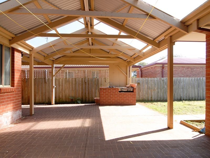 32 Sneddon Drive, Narre Warren South VIC 3805