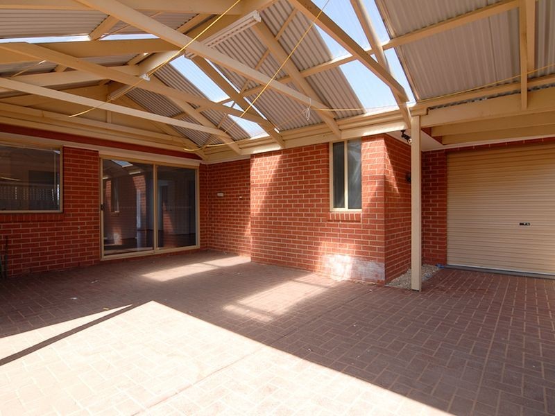 32 Sneddon Drive, Narre Warren South VIC 3805