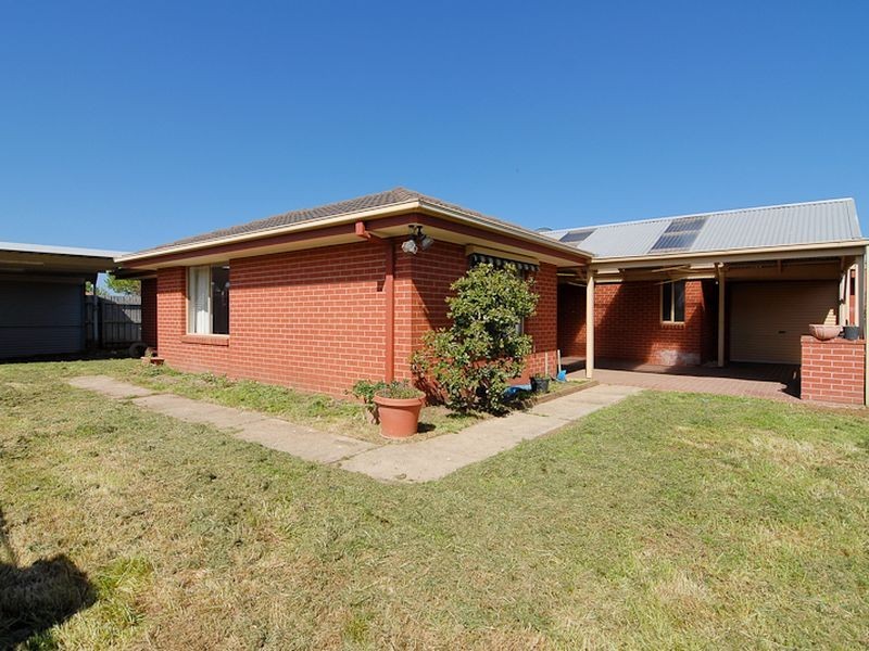 32 Sneddon Drive, Narre Warren South VIC 3805