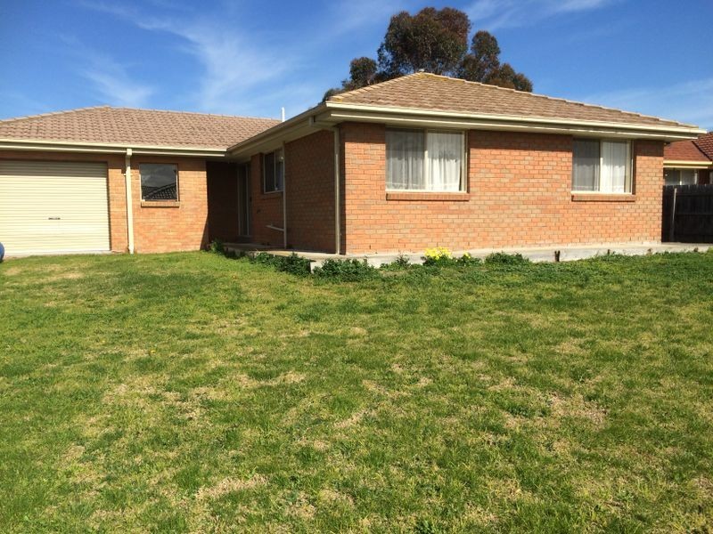 12 Montrose Way, Cranbourne West VIC 3977