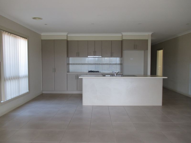 5 Matilda Court, Lynbrook VIC 3975