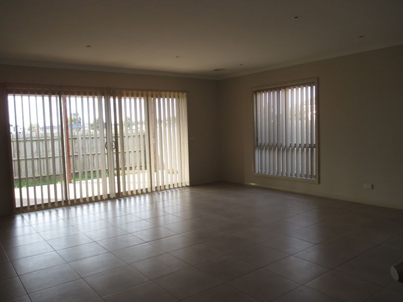 5 Matilda Court, Lynbrook VIC 3975
