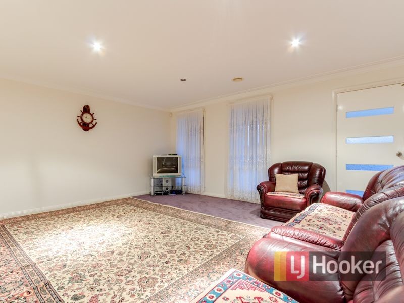 30 Baynton Crescent, Lynbrook VIC 3975