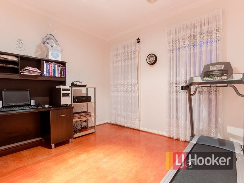 30 Baynton Crescent, Lynbrook VIC 3975