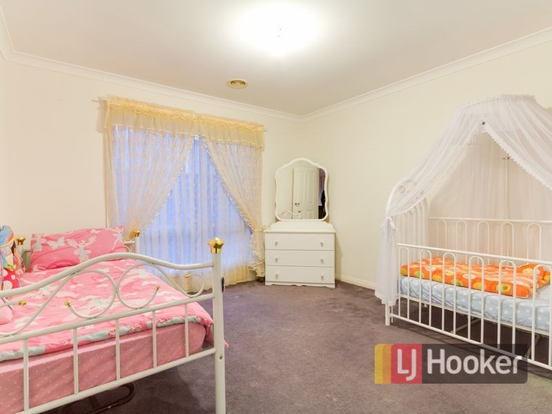 30 Baynton Crescent, Lynbrook VIC 3975