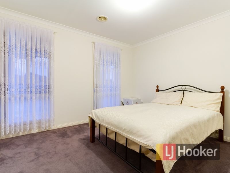 30 Baynton Crescent, Lynbrook VIC 3975
