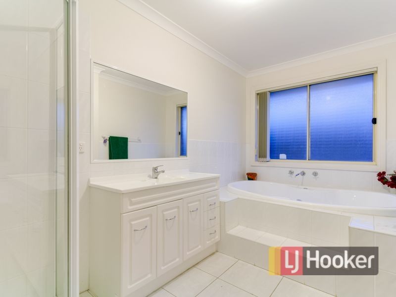 30 Baynton Crescent, Lynbrook VIC 3975