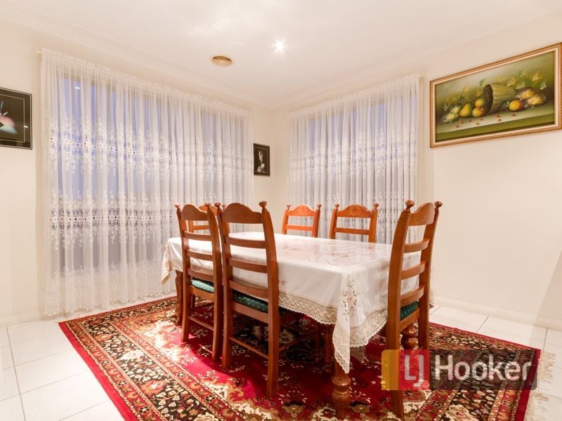 30 Baynton Crescent, Lynbrook VIC 3975