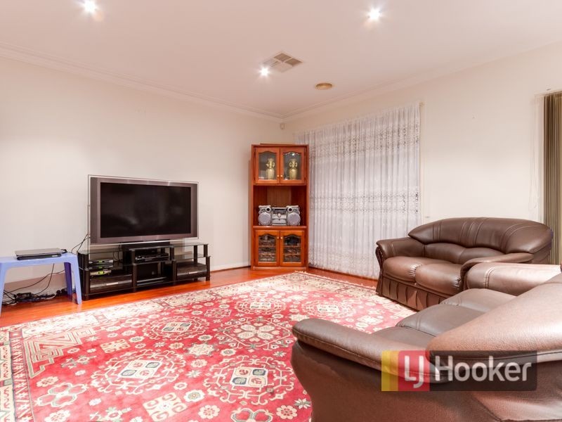 30 Baynton Crescent, Lynbrook VIC 3975