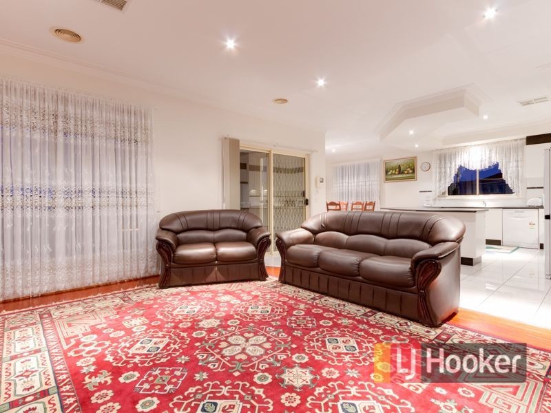 30 Baynton Crescent, Lynbrook VIC 3975