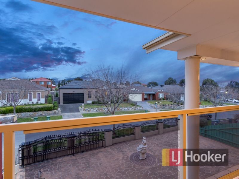 30 Baynton Crescent, Lynbrook VIC 3975