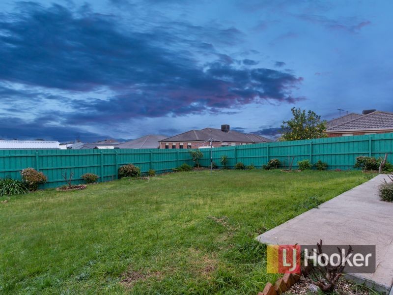 30 Baynton Crescent, Lynbrook VIC 3975
