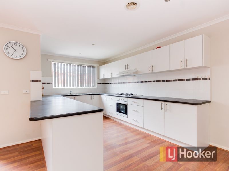 11 Elpara Way, Hampton Park VIC 3976