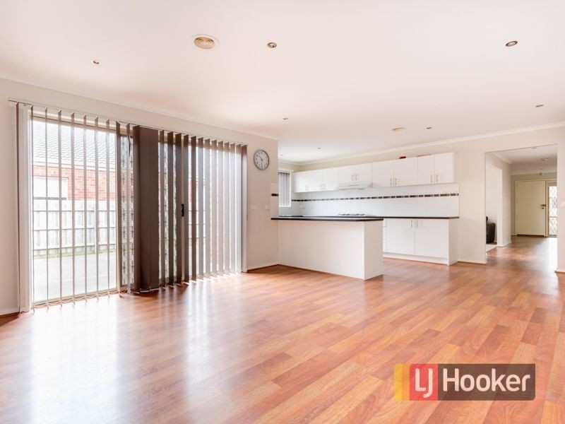 11 Elpara Way, Hampton Park VIC 3976