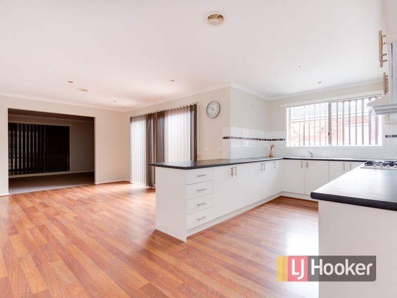 11 Elpara Way, Hampton Park VIC 3976