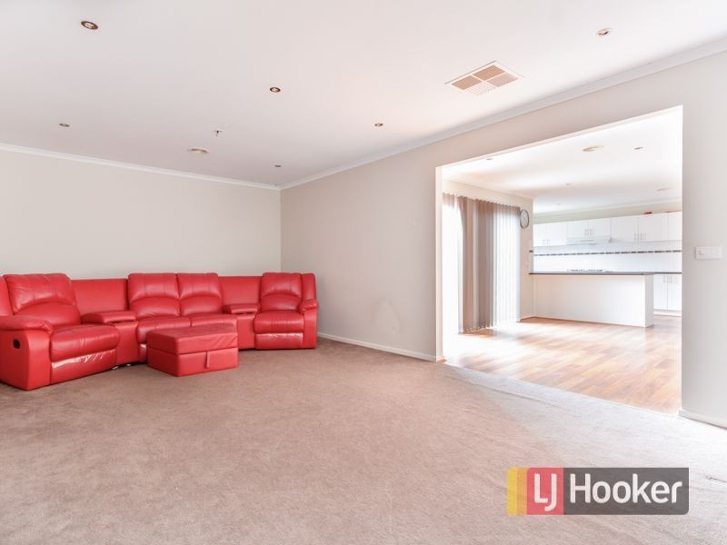 11 Elpara Way, Hampton Park VIC 3976