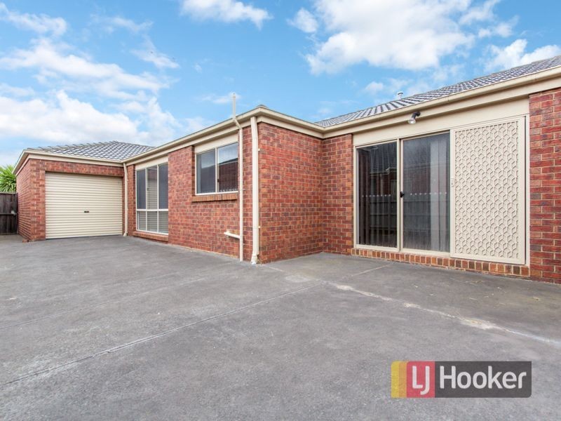 11 Elpara Way, Hampton Park VIC 3976