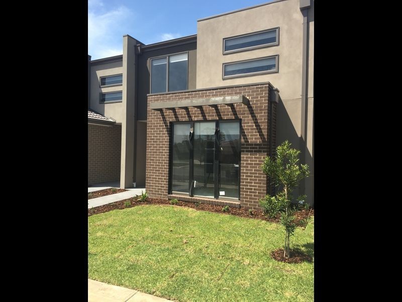 77 Fiorelli Boulevard, Cranbourne East VIC 3977