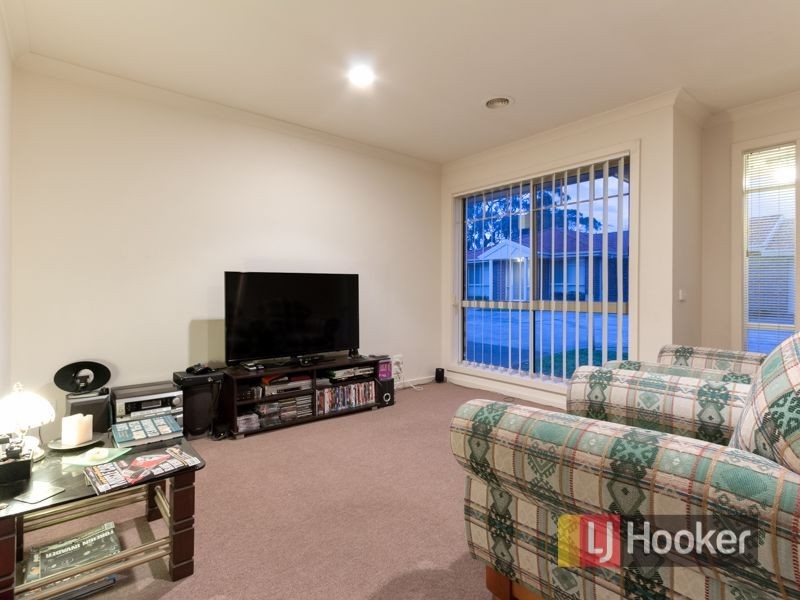 13/4 Paydon Way, Hampton Park VIC 3976