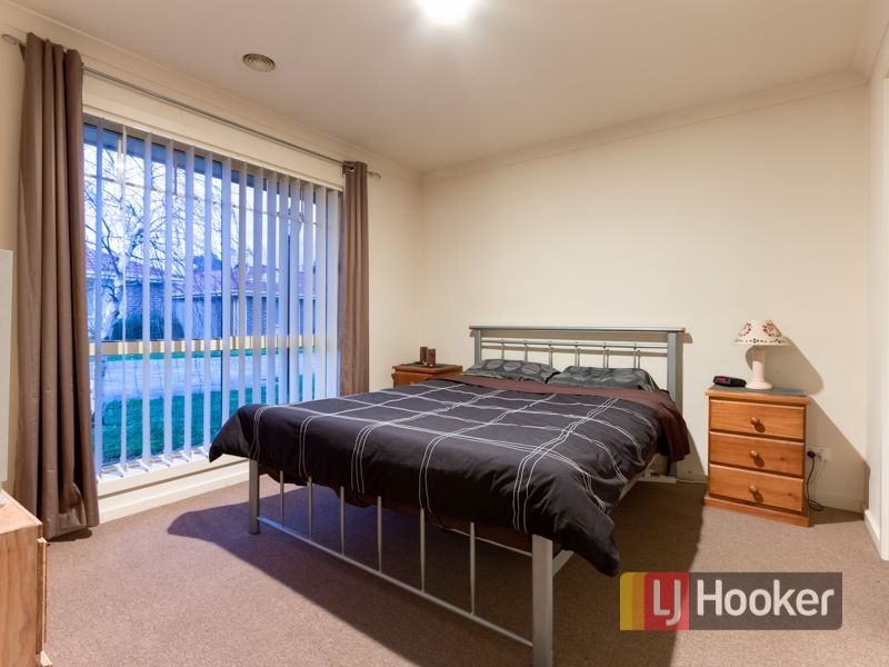 13/4 Paydon Way, Hampton Park VIC 3976