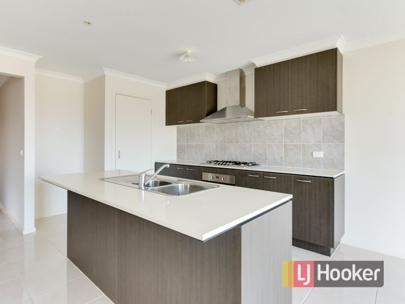 17 Autumn Fields Drive, Cranbourne North VIC 3977