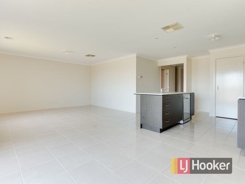 17 Autumn Fields Drive, Cranbourne North VIC 3977